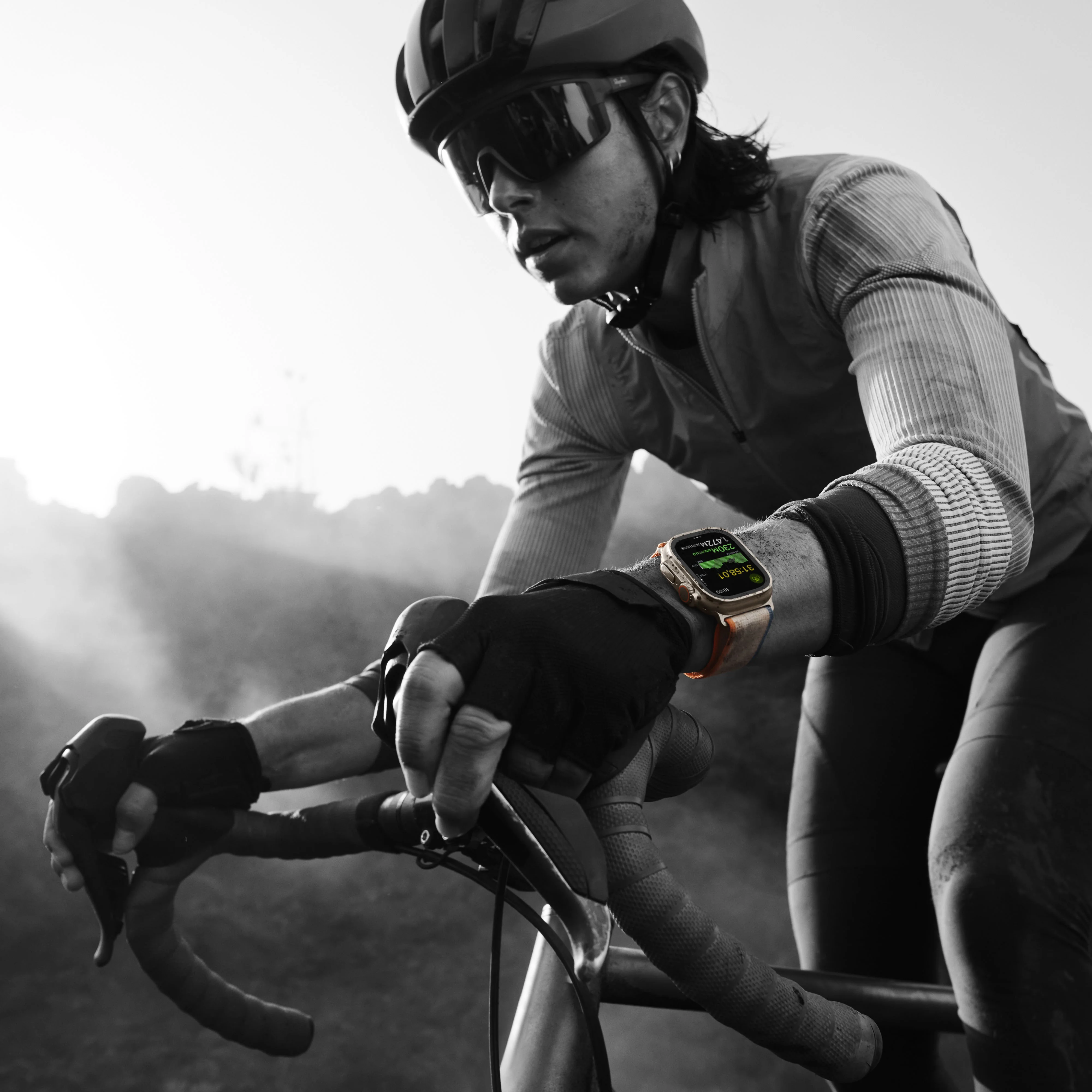 Apple Watch Ultra 2 • Naturel • 49 mm • Bracelet Trail Vert / Gris • S/M - Image 5