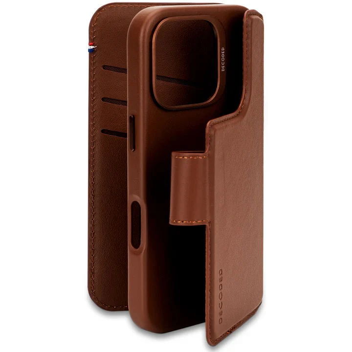 Decoded • Etui Portefeuille amovible pour iPhone 16 Pro • Brun - Image 2